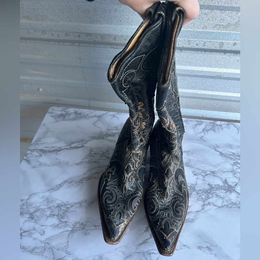 Women’s Corral Distressed Black And Gold Embroide… - image 3